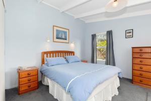 Postel nebo postele na pokoji v ubytování Matapouri Beach Family Haven - Matapouri Home