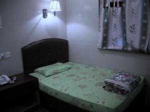 Voodi või voodid majutusasutuse Kowloon YOUTH Village Tsim Sha Tsui 九龙青年公寓 toas