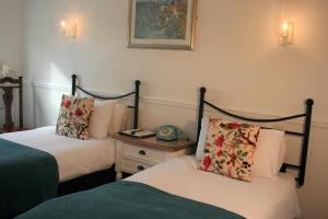 A bed or beds in a room at The Telstar 