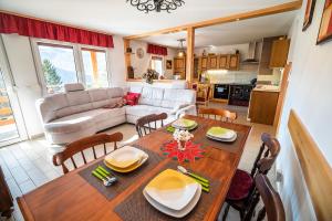 een woonkamer met een tafel en een bank bij Valley View Holiday Home with Sauna Mrak in Slap ob Idrijci