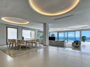 Χώρος καθιστικού στο Villa Emma on the Roc by Interhome
