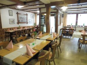 En restaurang eller annat matställe på Hotel Gasthof zum Engel - Gästehaus