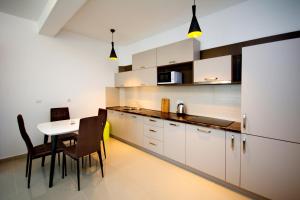 Kuchyň nebo kuchyňský kout v ubytování Apartment Dobrota