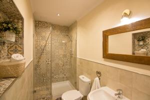 a bathroom with a toilet and a sink and a shower at La Vista de Medina Studios & Apartments in Medina Sidonia +33 photos