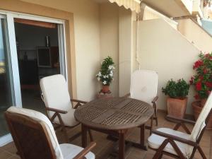 A seating area at First Line Cabo Roig Orihuela Costa