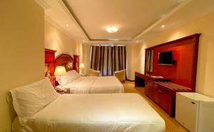 Letto o letti in una camera di Regal Peninsula Hotel Formerly New Peninsula Hotel Ghubaiba Bus Station Bur Dubai