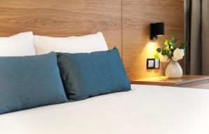 Кровать или кровати в номере Ajax Hotel