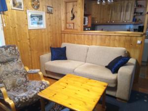 a living room with a couch and a table at Verlan Satumaa in Verla