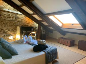 a bedroom with a bed with two stuffed animals on it at Posada Real La Carteria in Puebla de Sanabria