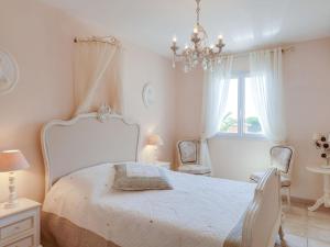 Cama o camas de una habitación en Holiday Home Villa Souleyas by Interhome