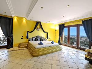 Posteľ alebo postele v izbe v ubytovaní Villa St Anthony by Interhome