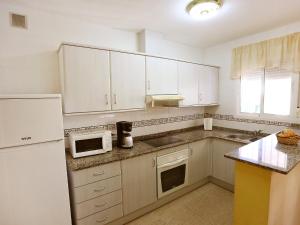 Η κουζίνα ή μικρή κουζίνα στο Holiday Home Miramar by Interhome