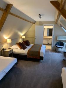 a hotel room with two beds and a window at Hotel Ter Duinen in Bruges
