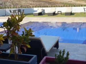 Der Swimmingpool an oder in der Nähe von Mangoo Glamping