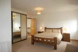 Un pat sau paturi într-o cameră la King's Lodge