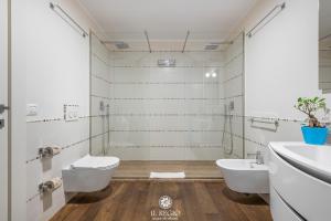 A bathroom at Il Regio Boutique Hotel