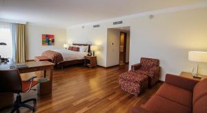 Postel nebo postele na pokoji v ubytování Hotel Intercontinental Cali by IHG