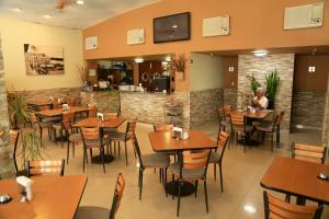 מסעדה או מקום אחר לאכול בו ב-Hotel Plaza