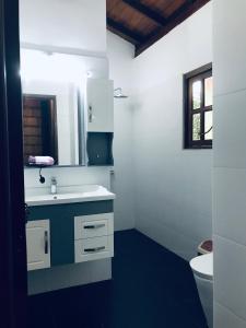 Vannas istaba naktsmītnē Ravan Resort Tangalle