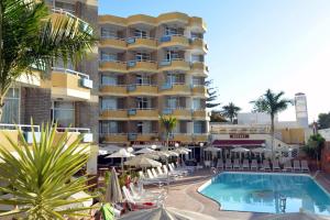 Bazén v ubytování Hotel LIVVO Veril Playa nebo v jeho okolí