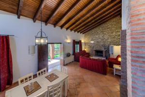 Posedenie v ubytovaní Hacienda Roche Viejo