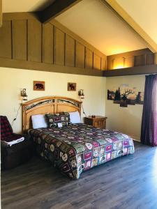 a bedroom with a large bed in a room at Ridgemark Golf Club and Resort in Hollister