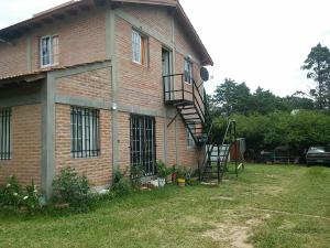 a brick house with a staircase on the side of it at Casa de Vero in Mina Clavero