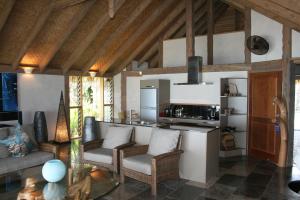 A kitchen or kitchenette at Aitutaki Escape