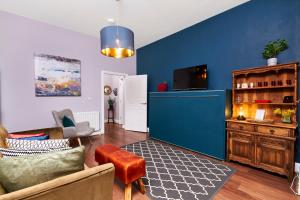 Televisyen dan/atau pusat hiburan di Lovely Abode in Newcastle - Sleeps 4 - Ground Floor