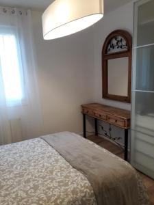 a bedroom with a bed and a dresser and a mirror at Céntrico y con encanto en tierra de vinos in Logroño