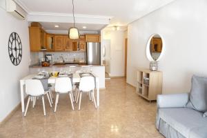Kuchyň nebo kuchyňský kout v ubytování COSTA MARINA - Cabo Roig - Vista a piscina