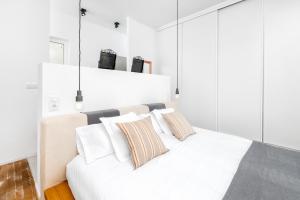 Posteľ alebo postele v izbe v ubytovaní iloftmalaga Premium Calle Granada