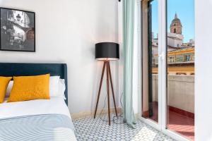 Posteľ alebo postele v izbe v ubytovaní iloftmalaga Premium Calle Granada