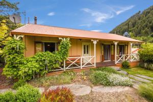 Gallery image of Central Peach - Queenstown Holiday Home in Queenstown