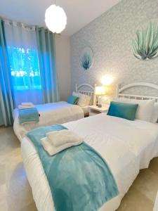 Photo de la galerie de l'établissement Luxury beach side apartment in Marbella Playa, à Marbella