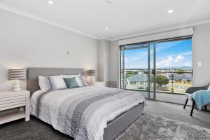 Gallery image of Sunrise, Seaviews and BBQs-Papamoa Beach Apartment in Papamoa