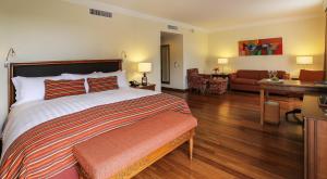 Postel nebo postele na pokoji v ubytování Hotel Intercontinental Cali by IHG
