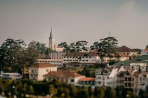 Nespecifikovaný výhled na destinaci Dalat nebo výhled na město při pohledu z hotelu