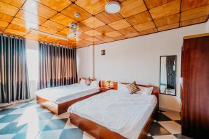 Postel nebo postele na pokoji v ubytování LE PHUONG Dalat