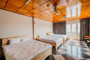 Postel nebo postele na pokoji v ubytování LE PHUONG Dalat
