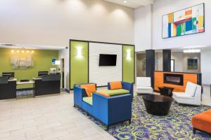 Holiday Inn Express & Suites Atlanta NE- Duluth, an IHG Hotel tesisinde lobi veya resepsiyon alanı