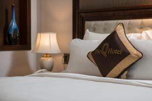 Voodi või voodid majutusasutuse The Q Hotel toas