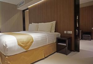 Letto o letti in una camera di Yuan Garden Pasar Baru