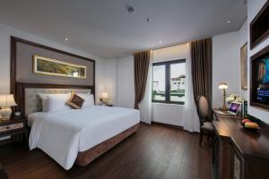 Postel nebo postele na pokoji v ubytování The Q Hotel