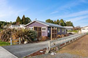 Gallery image of The Purple House - Ohakune Home with Spa Pool in Ohakune