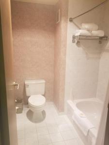 Koupelna v ubytování Shilo Inn Suites Salem