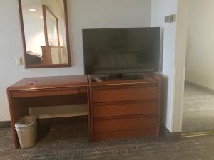 TV a/nebo společenská místnost v ubytování Shilo Inn Suites Salem