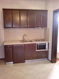 Η κουζίνα ή μικρή κουζίνα στο Ξενώνας Λίνα