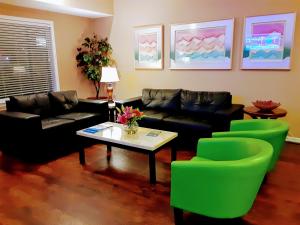 Posezení v ubytování GuestHouse Inn Enumclaw