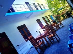 Restoran või mõni muu söögikoht majutusasutuses Natraj Guest House
